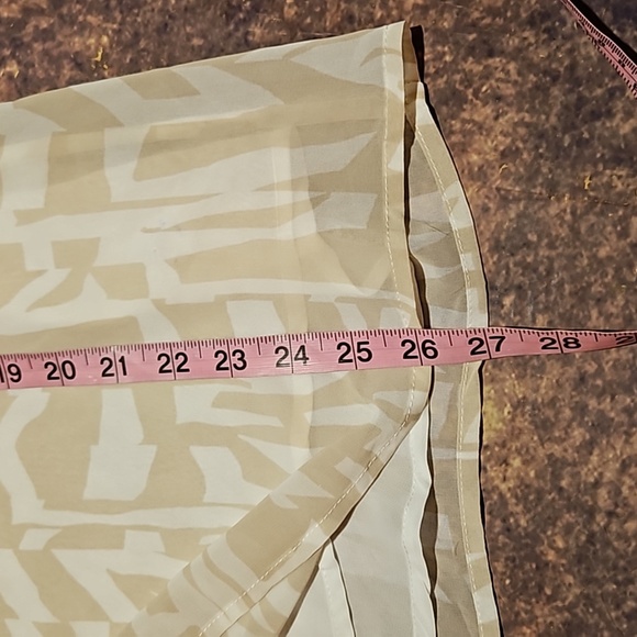 Calvin Klein | Beige and White Flowy Blouse - Picture 8 of 10